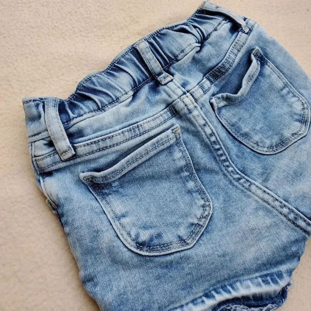 GAP Shortie distressed light wash denim jean shorts Size 4